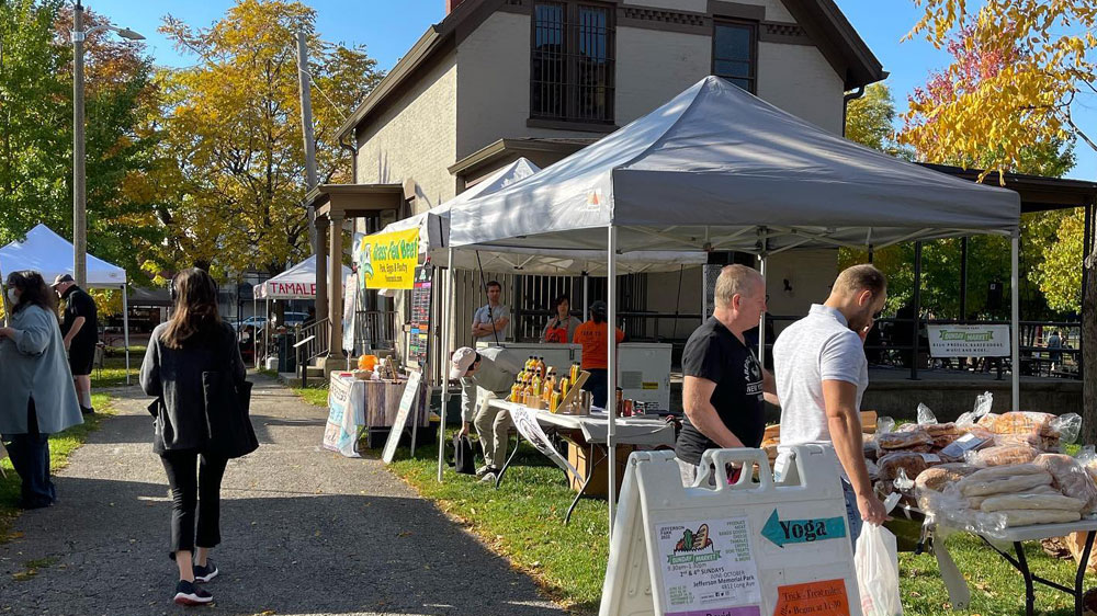 outdoor farmers market scene